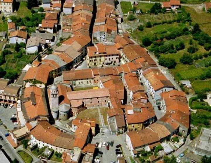 شقة بروغناتو  في La Soffitta Sul Borgo المظهر الخارجي الصورة
